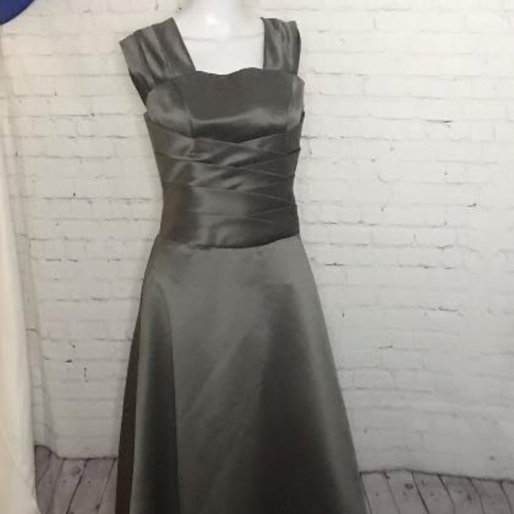 Couture Collection by Bill Pesce Pewter/Grey Formal Gown - Size 8